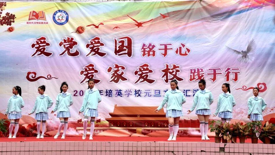 一个男人一直欺负一个外地女人。这算是本事能耐吗？游戏画面